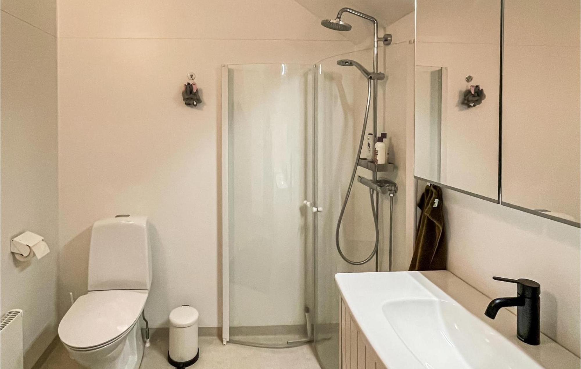 1 Bedroom Lovely Home In Moensteras Bagian luar foto